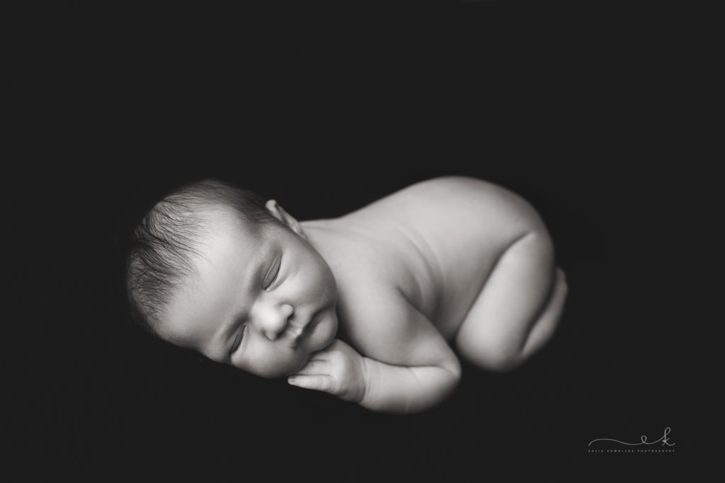 minimalistyczna sesja noworodkowa