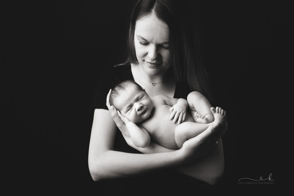 minimalistyczna sesja noworodkowa