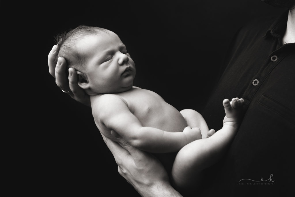 minimalistyczna sesja noworodkowa