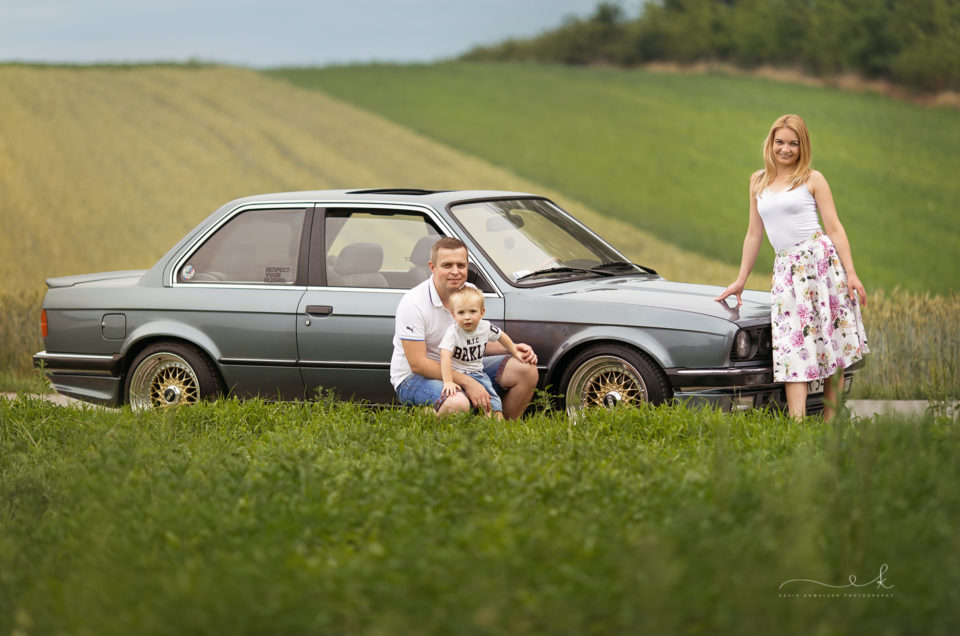 Sesja rodzinna z autem