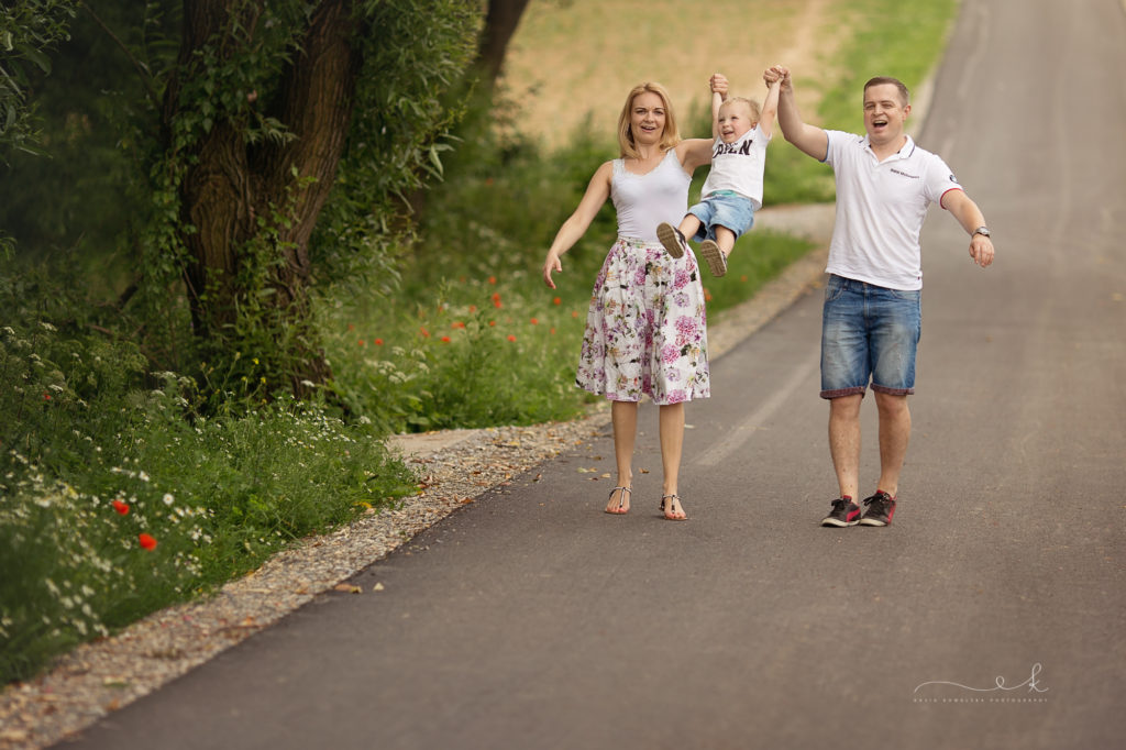 sesja rodzinna z autem