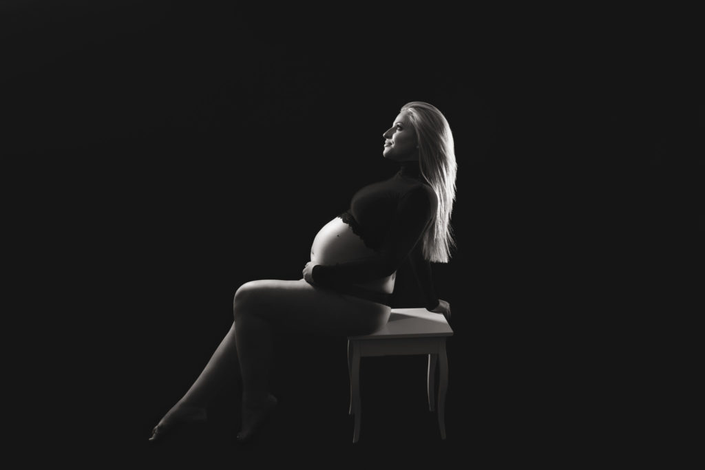 sensualna sesja ciążowa
