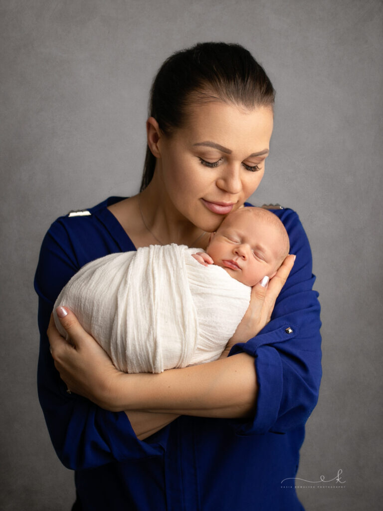 Dlaczego warto wynająć profesjonalnego fotografa noworodkowego