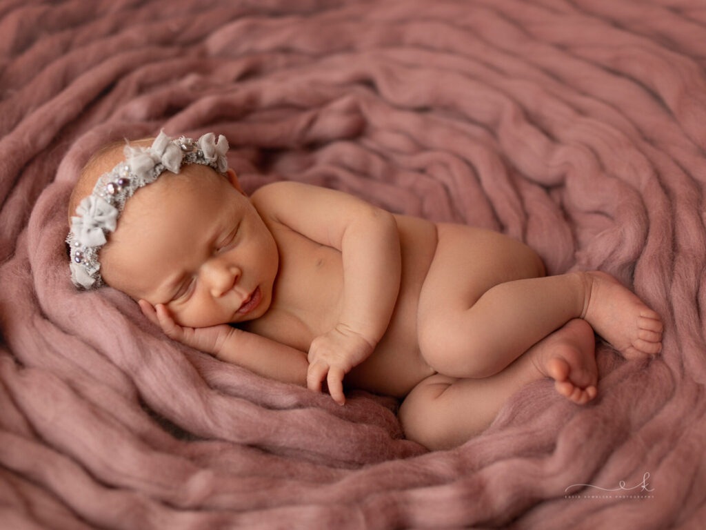 Dlaczego warto wynająć profesjonalnego fotografa noworodkowego