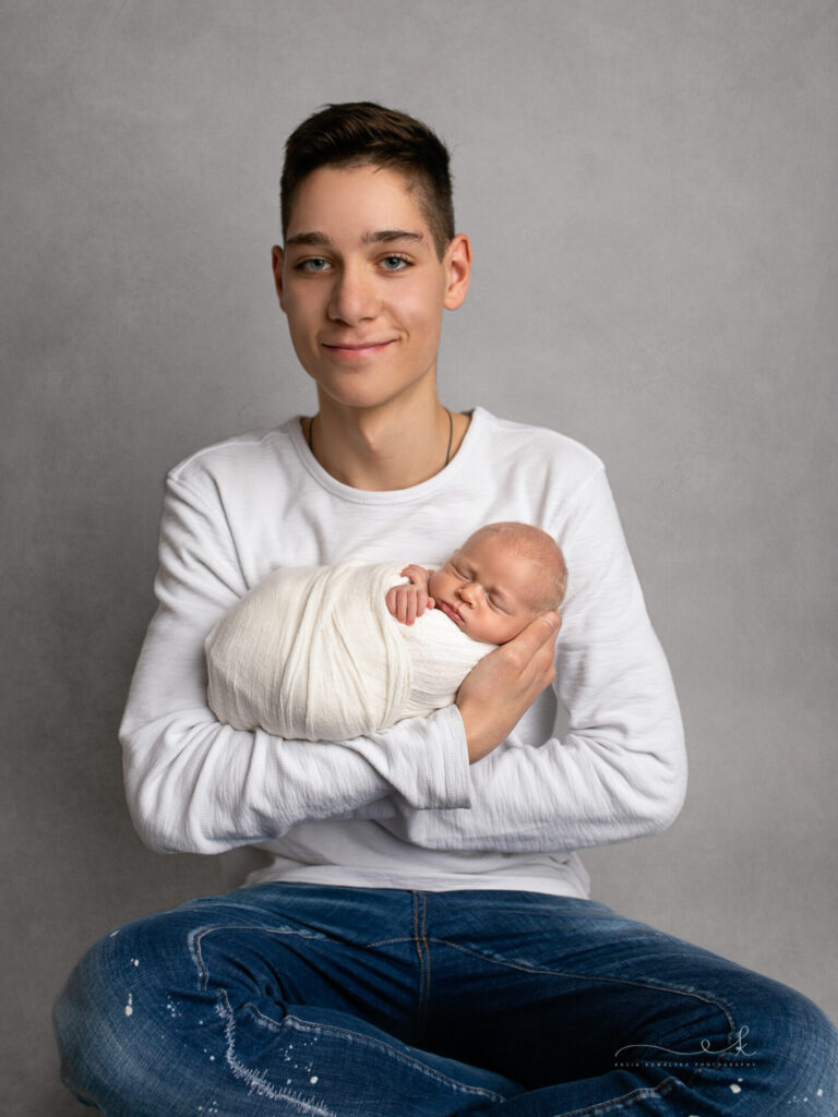 Dlaczego warto wynająć profesjonalnego fotografa noworodkowego