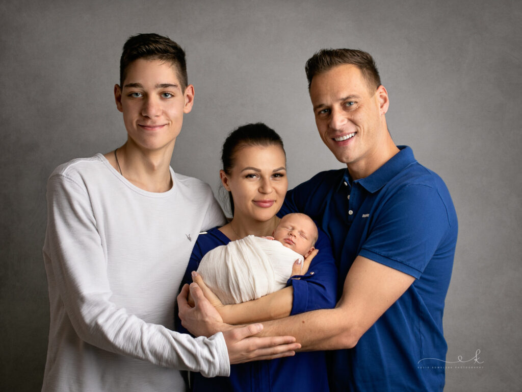 Dlaczego warto wynająć profesjonalnego fotografa noworodkowego