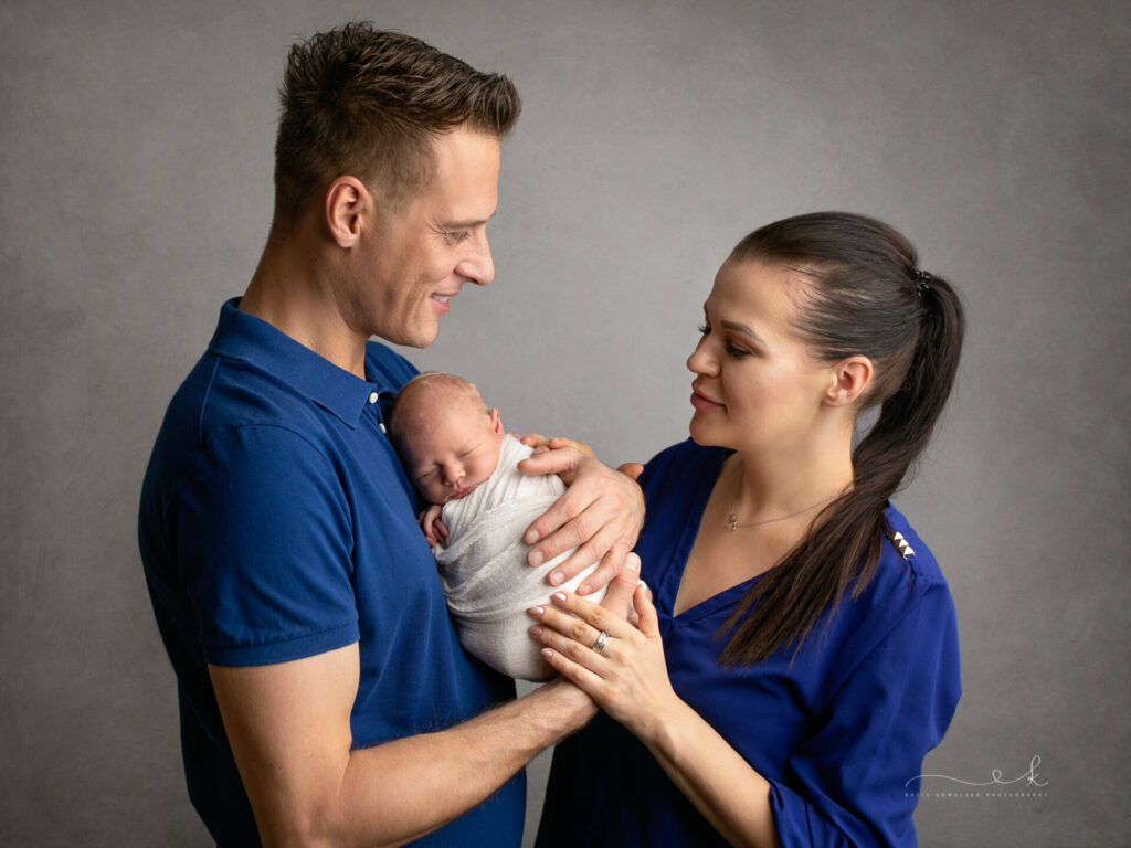 Dlaczego warto wynająć profesjonalnego fotografa noworodkowego