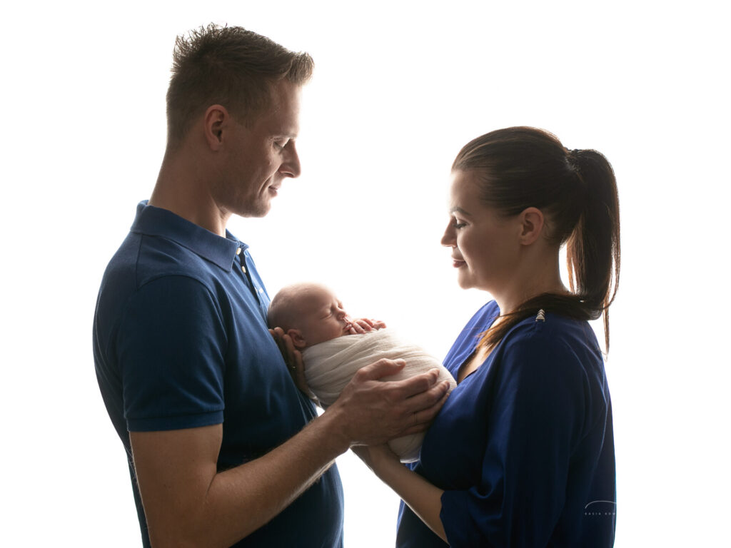 Dlaczego warto wynająć profesjonalnego fotografa noworodkowego