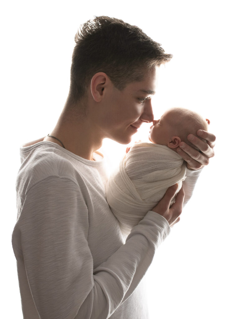 Dlaczego warto wynająć profesjonalnego fotografa noworodkowego