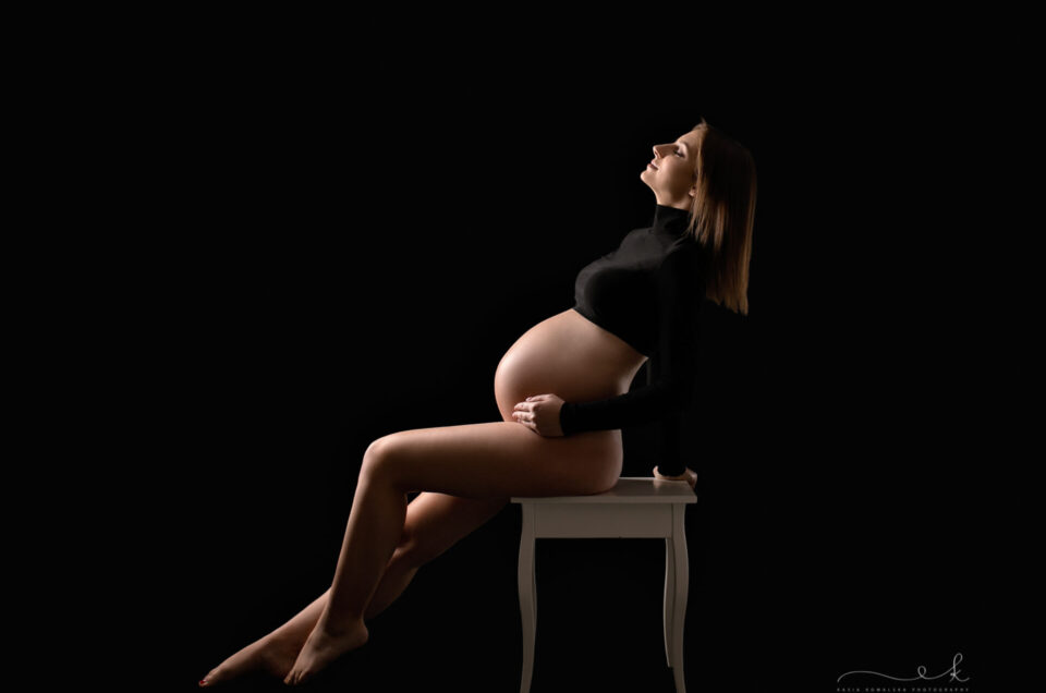 Minimalistyczna sesja ciążowa