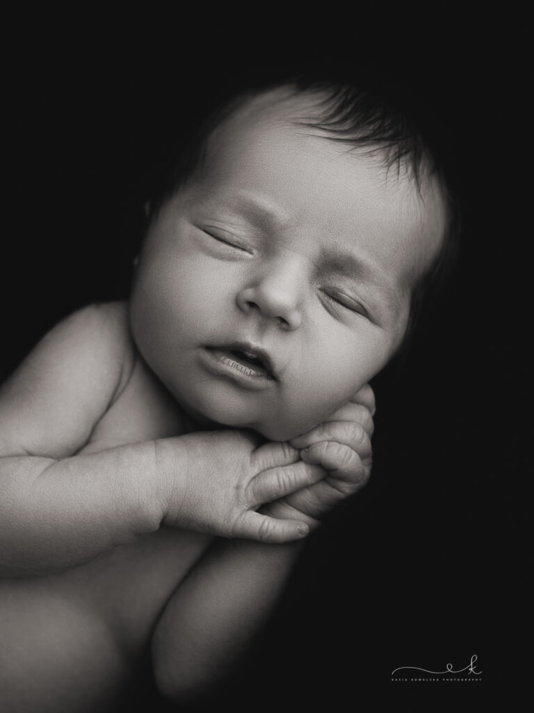 minimalistyczna sesja noworodkowa