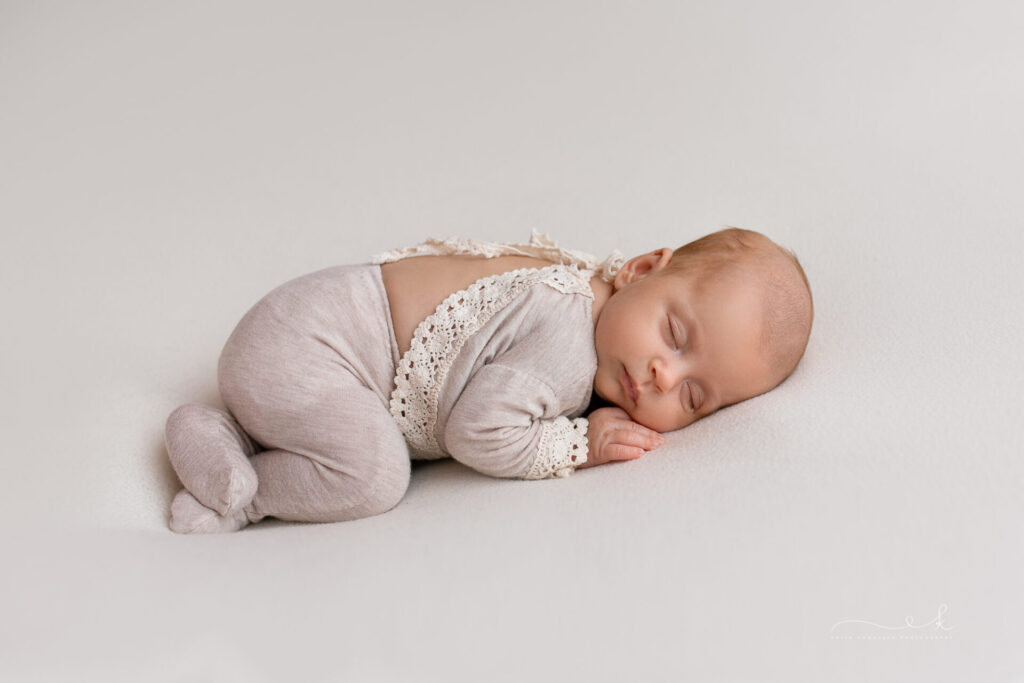 Czy warto zrobić sesję noworodkową u fotografa