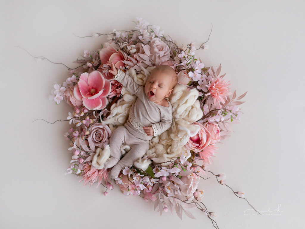 Czy warto zrobić sesję noworodkową u fotografa