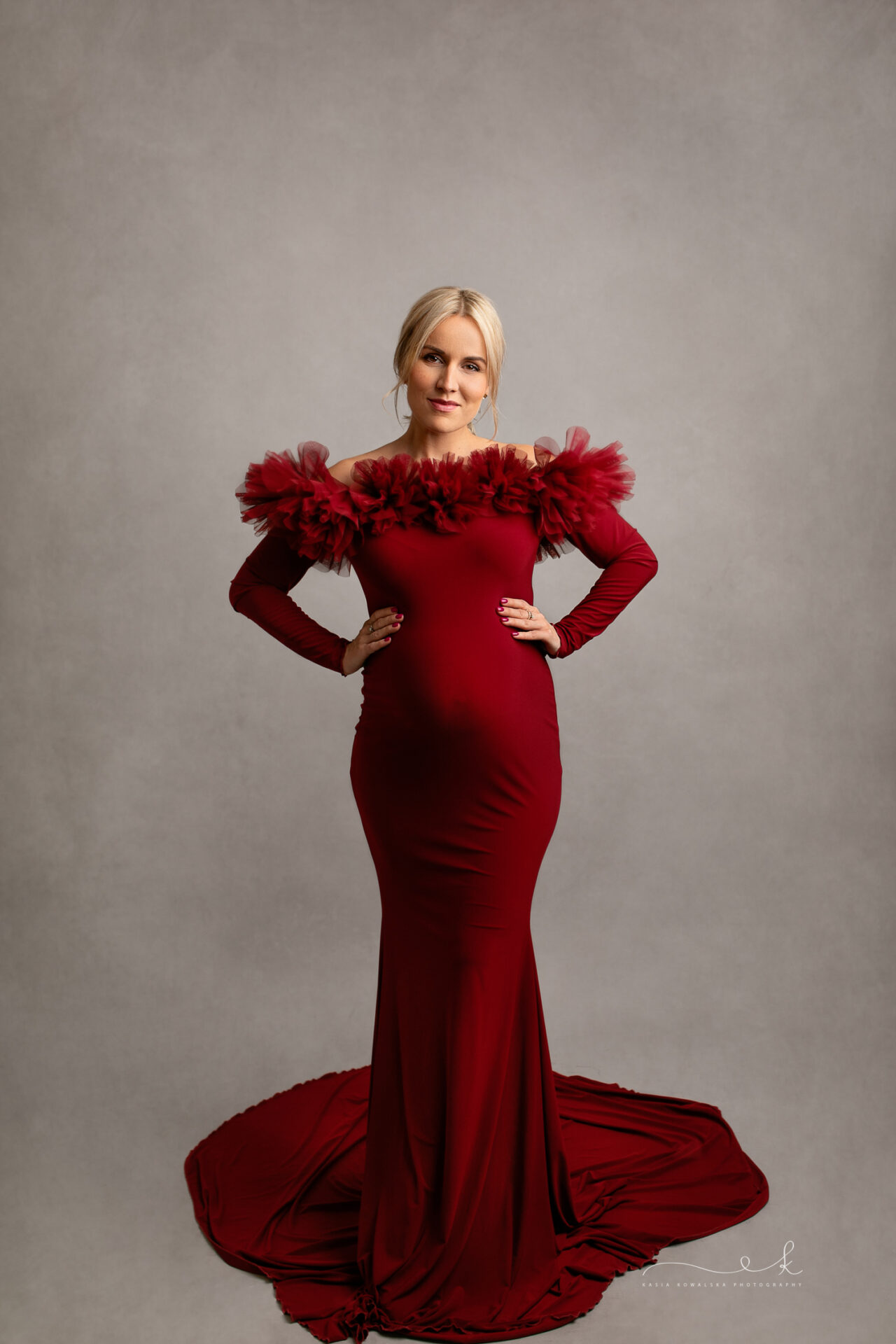sejsa ciążowa w eleganckiej sukni