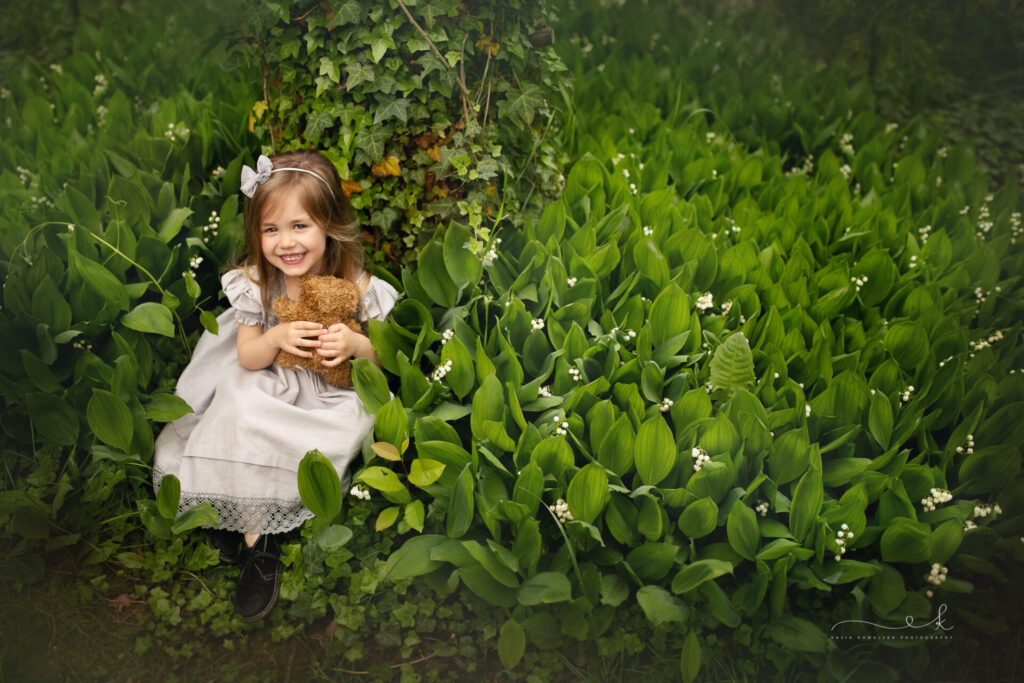 Sesja dziecięca w konwaliach