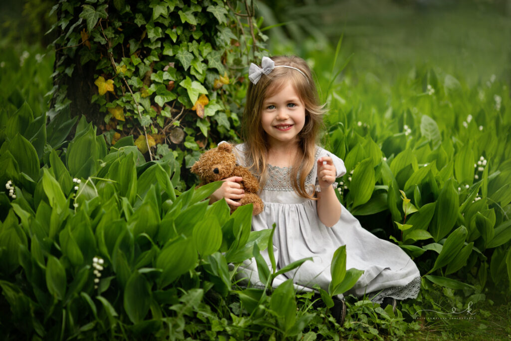 Sesja dziecięca w konwaliach