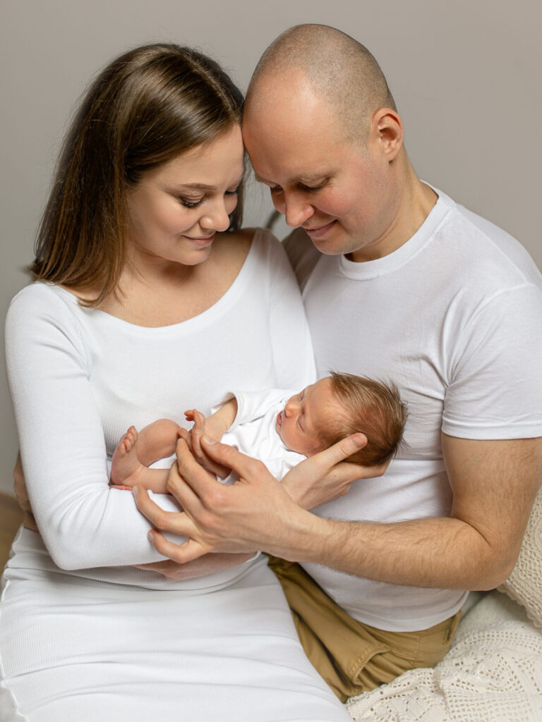 Minimalistyczna sesja noworodkowa Kraków