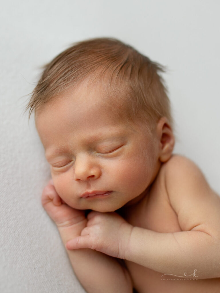 Minimalistyczna sesja noworodkowa Kraków