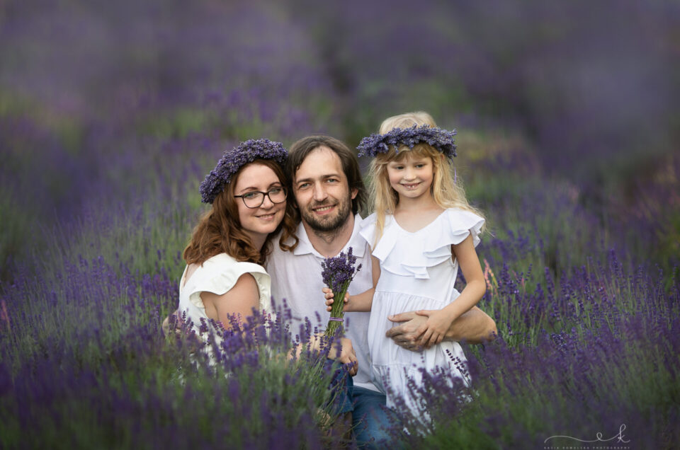 Sesja rodzinna w kwitnącej lawendzie koło Krakowa