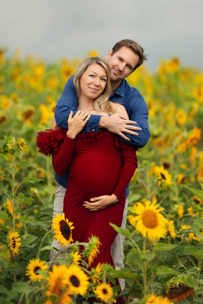 Plenerowa sesja ciążowa , słoneczniki