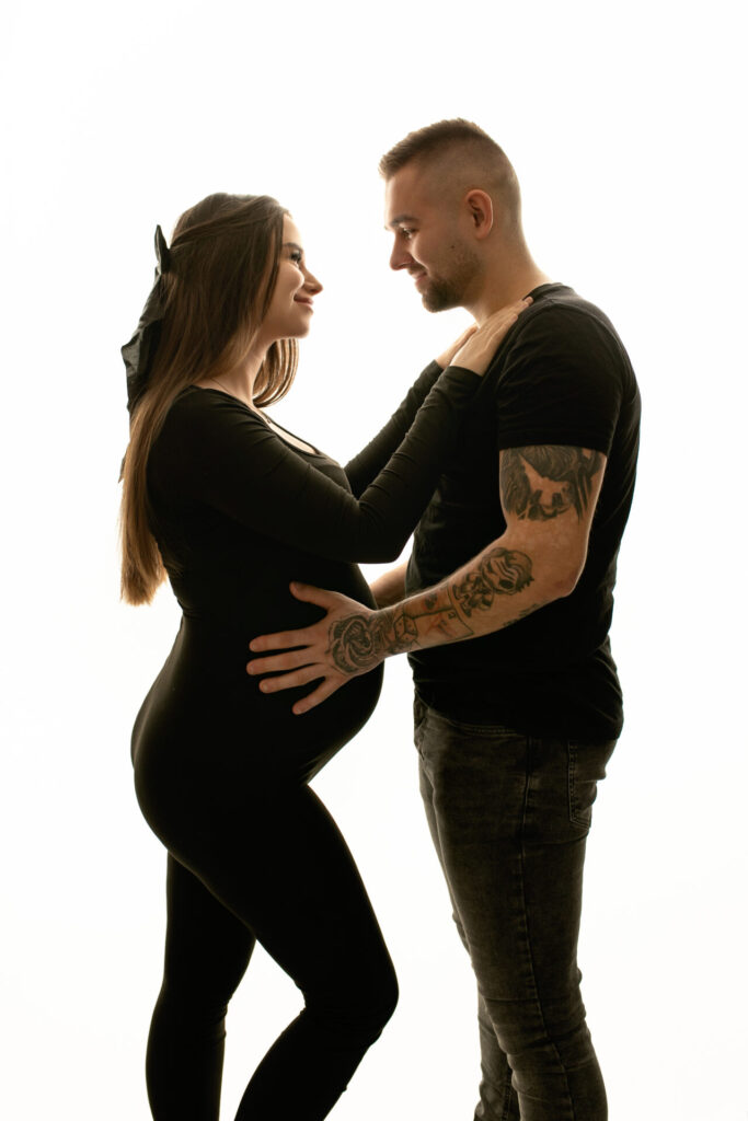 minimalistyczna sesja ciążowa Kraków studio para