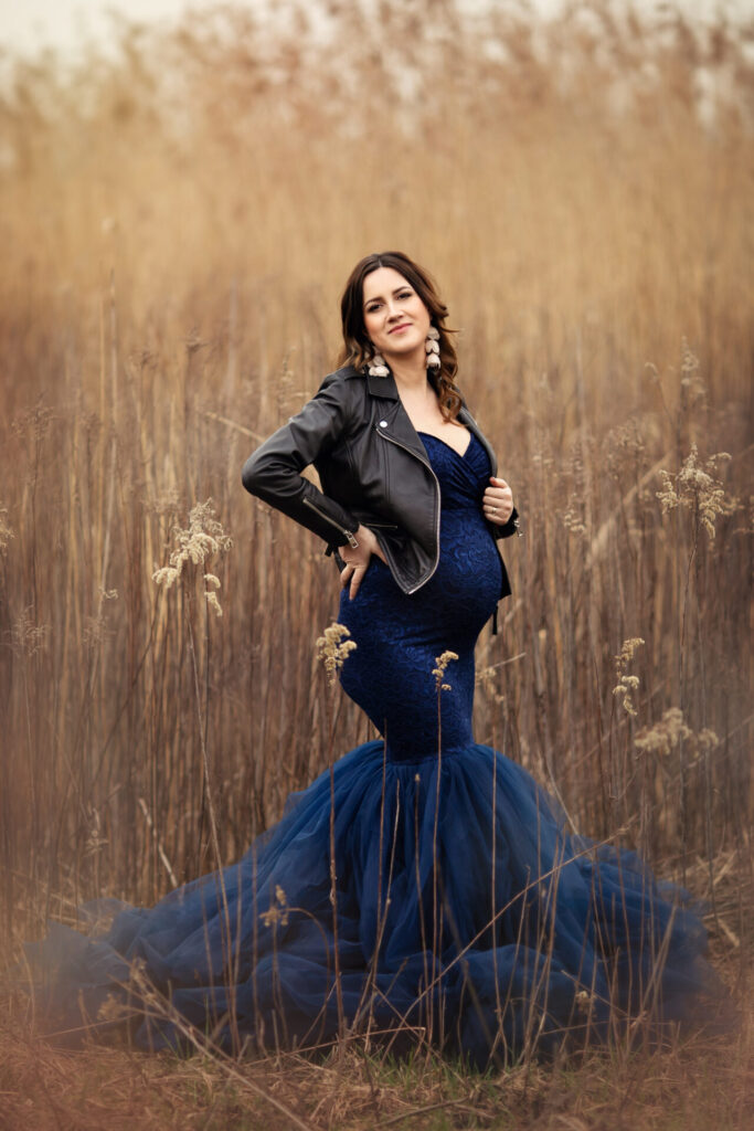 Ciążowa sesja w plenerze wiosną