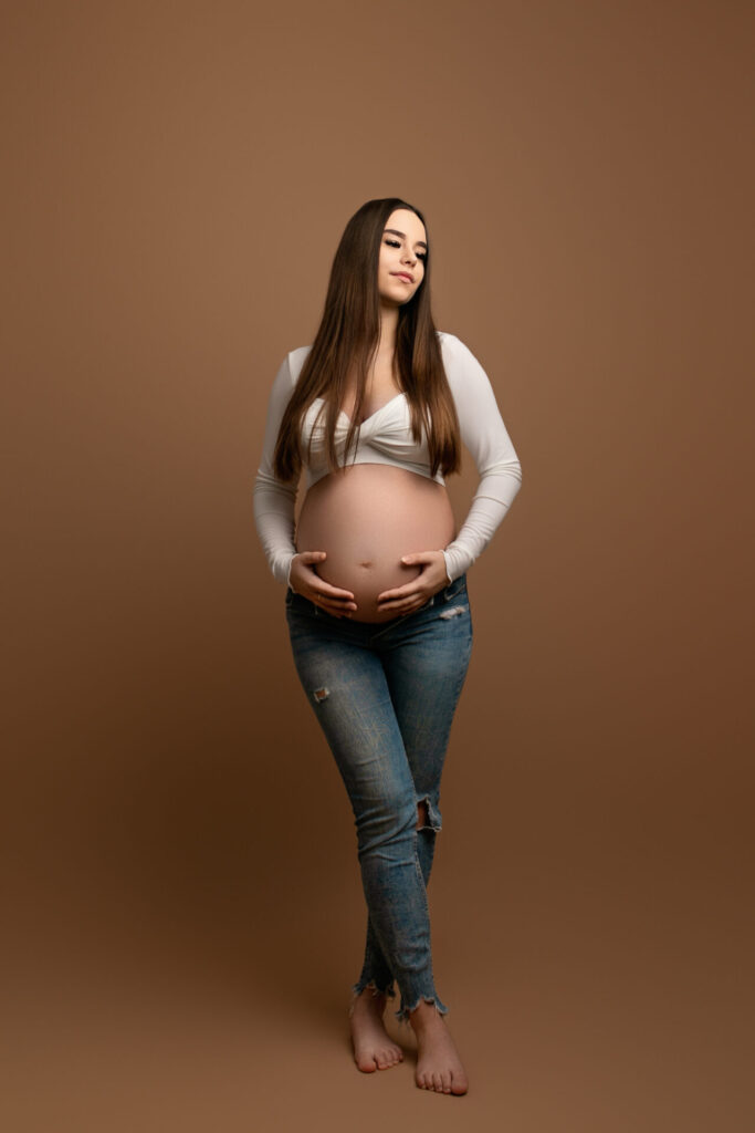sesja ciążowa w jeansach Kraków studio